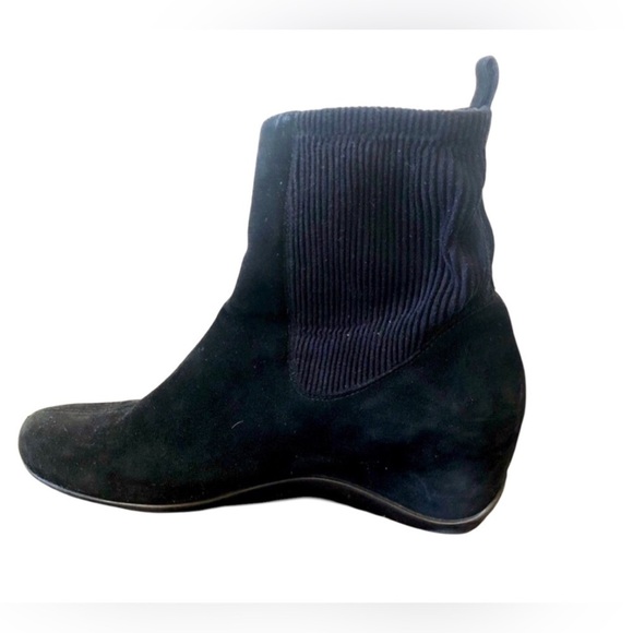 AQUATALIA Versa Black Suede Chelsea Hidden Wedge Ankle Boots 10 comfy‎ classic - Picture 1 of 16